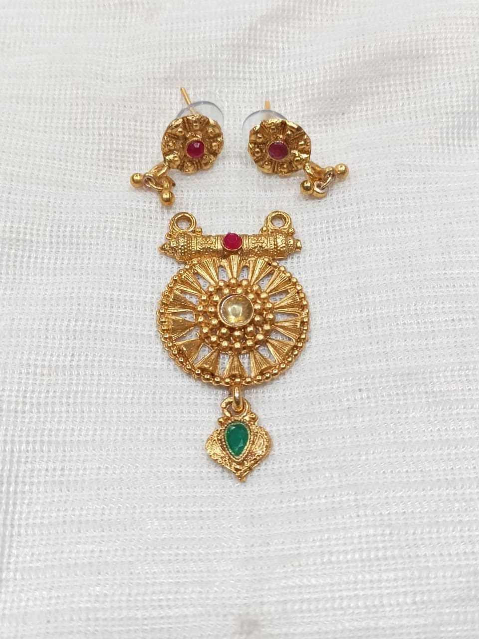 exquisite-golden-pendants-in-india-elegant-and-timeless-jewelry-total-2-piece-49