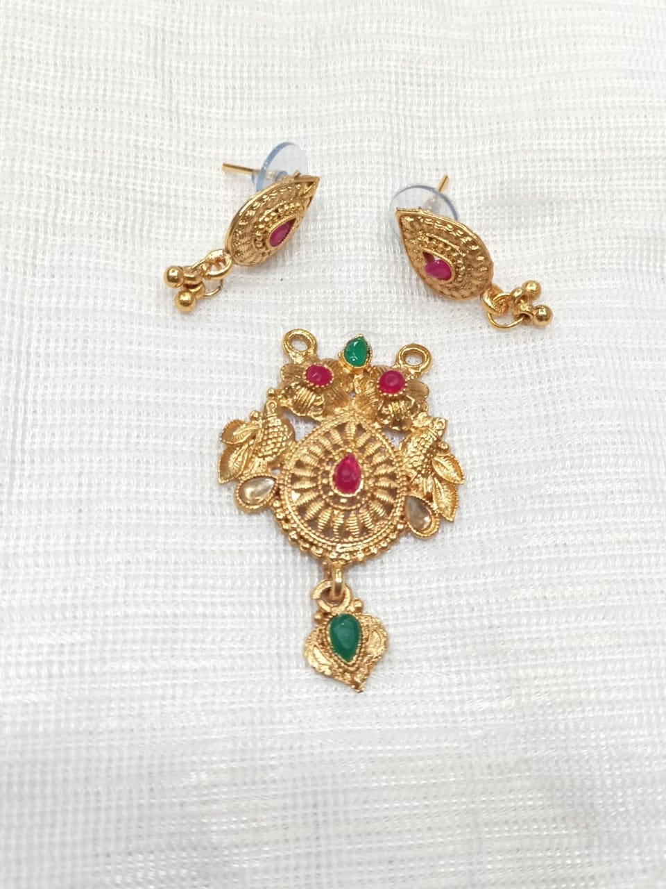 exquisite-golden-pendants-in-india-elegant-and-timeless-jewelry-total-2-piece-44