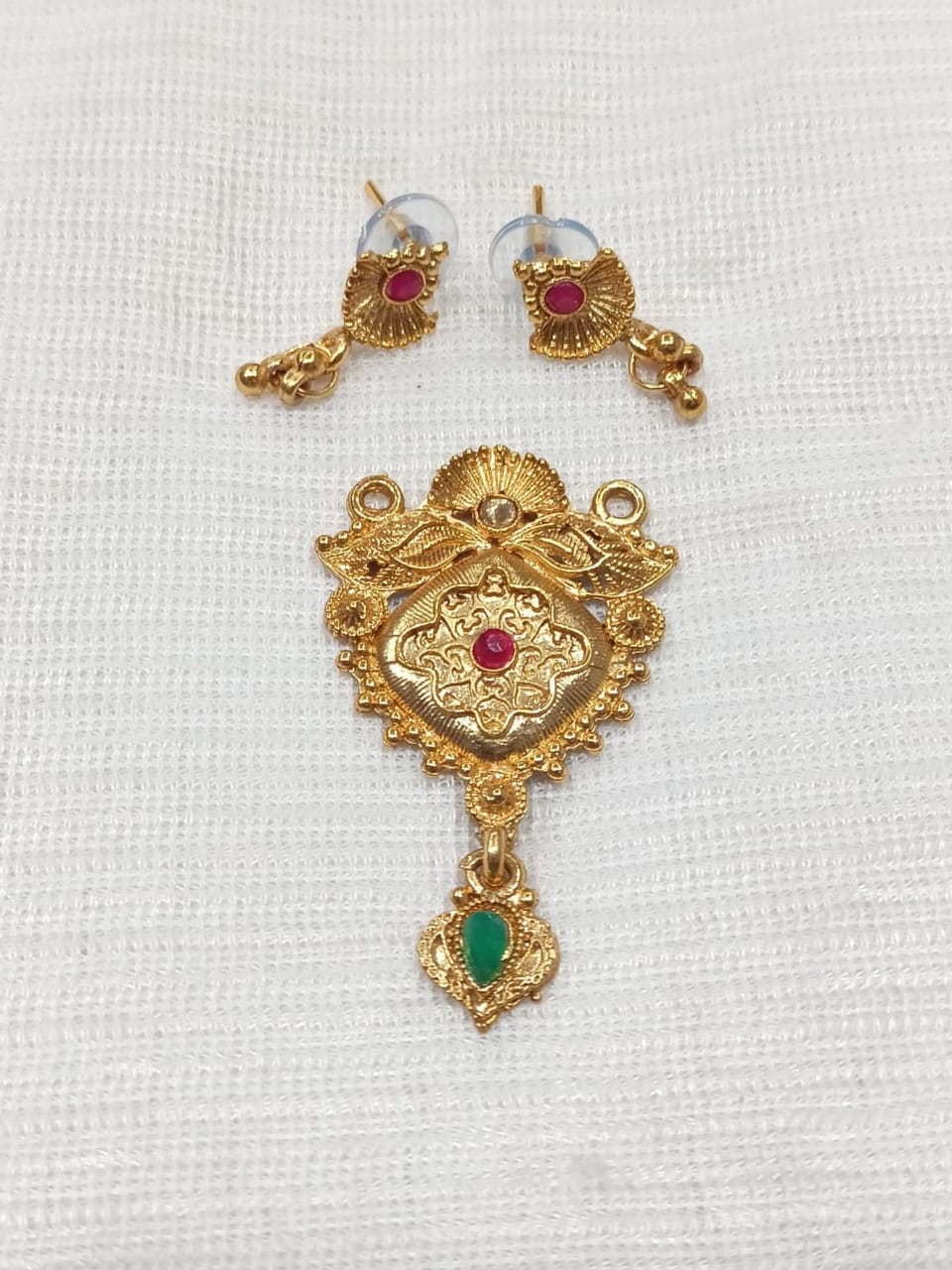 exquisite-golden-pendants-in-india-elegant-and-timeless-jewelry-total-2-piece-41