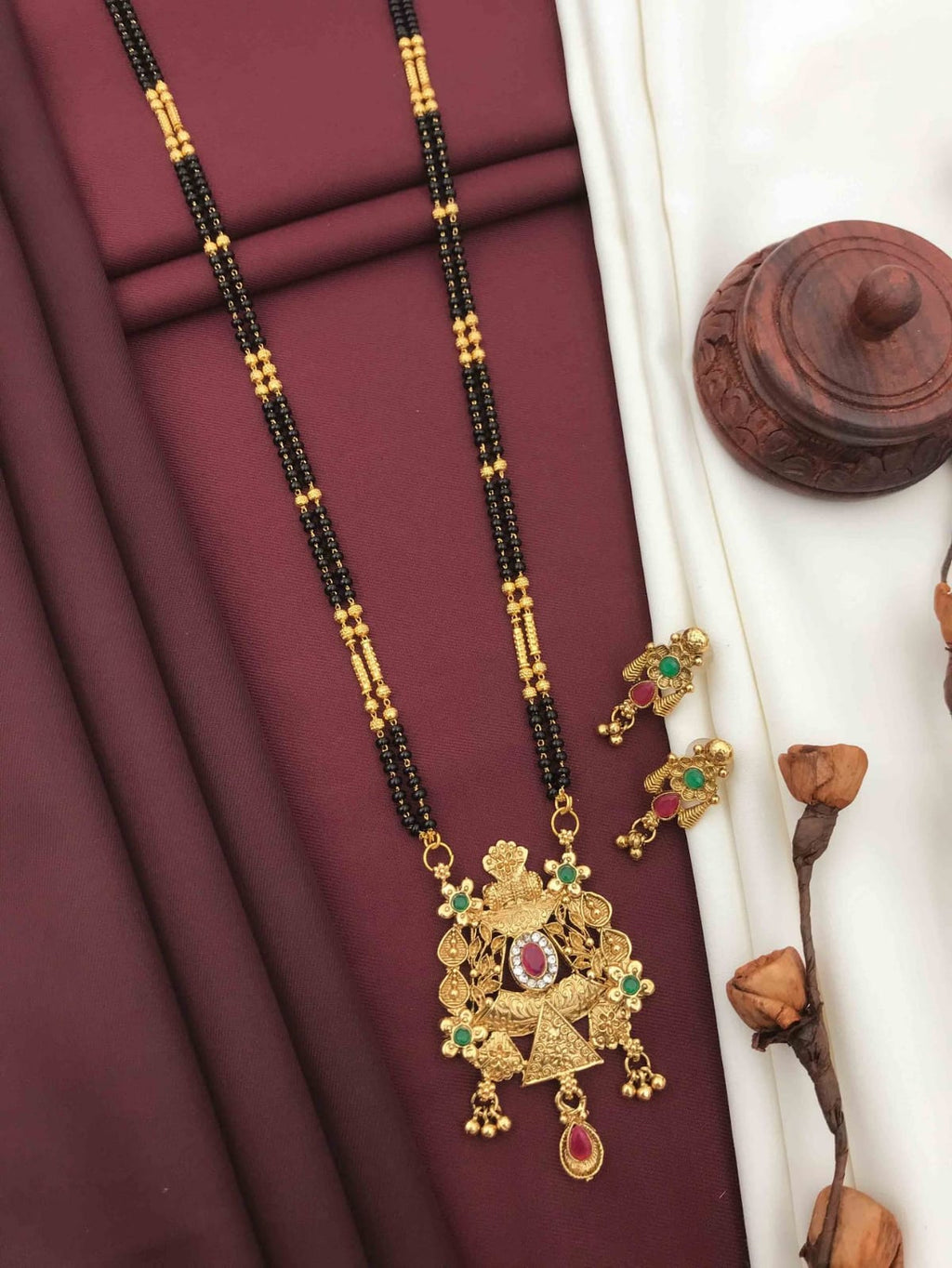 elegant-golden-mangalsutras-timeless-tradition-modern--29