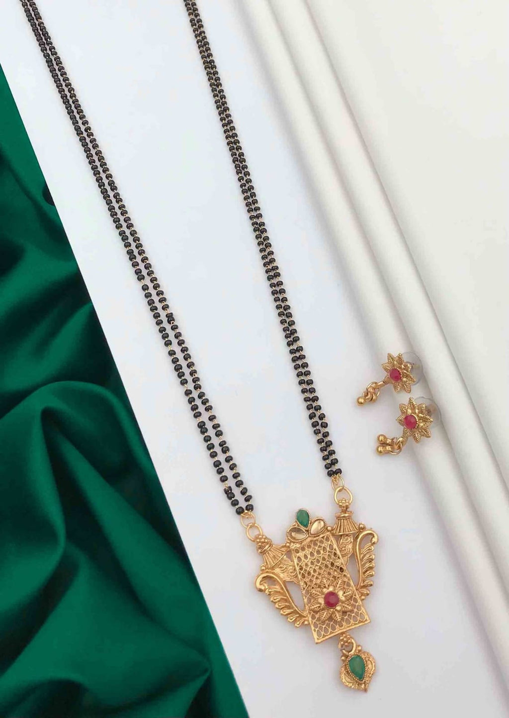 elegant-golden-mangalsutras-timeless-tradition-modern--116