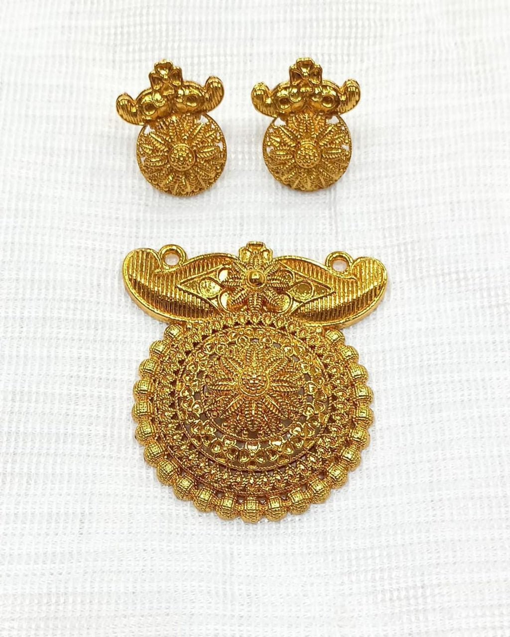 exquisite-golden-pendants-in-india-elegant-and-timeless-jewelry-total-2-piece-124