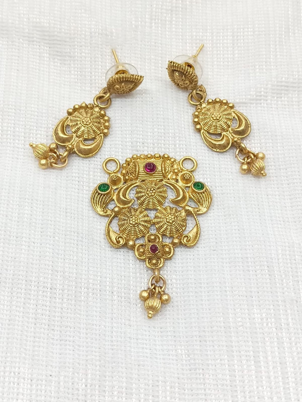 exquisite-golden-pendants-in-india-elegant-and-timeless-jewelry-total-2-piece-93