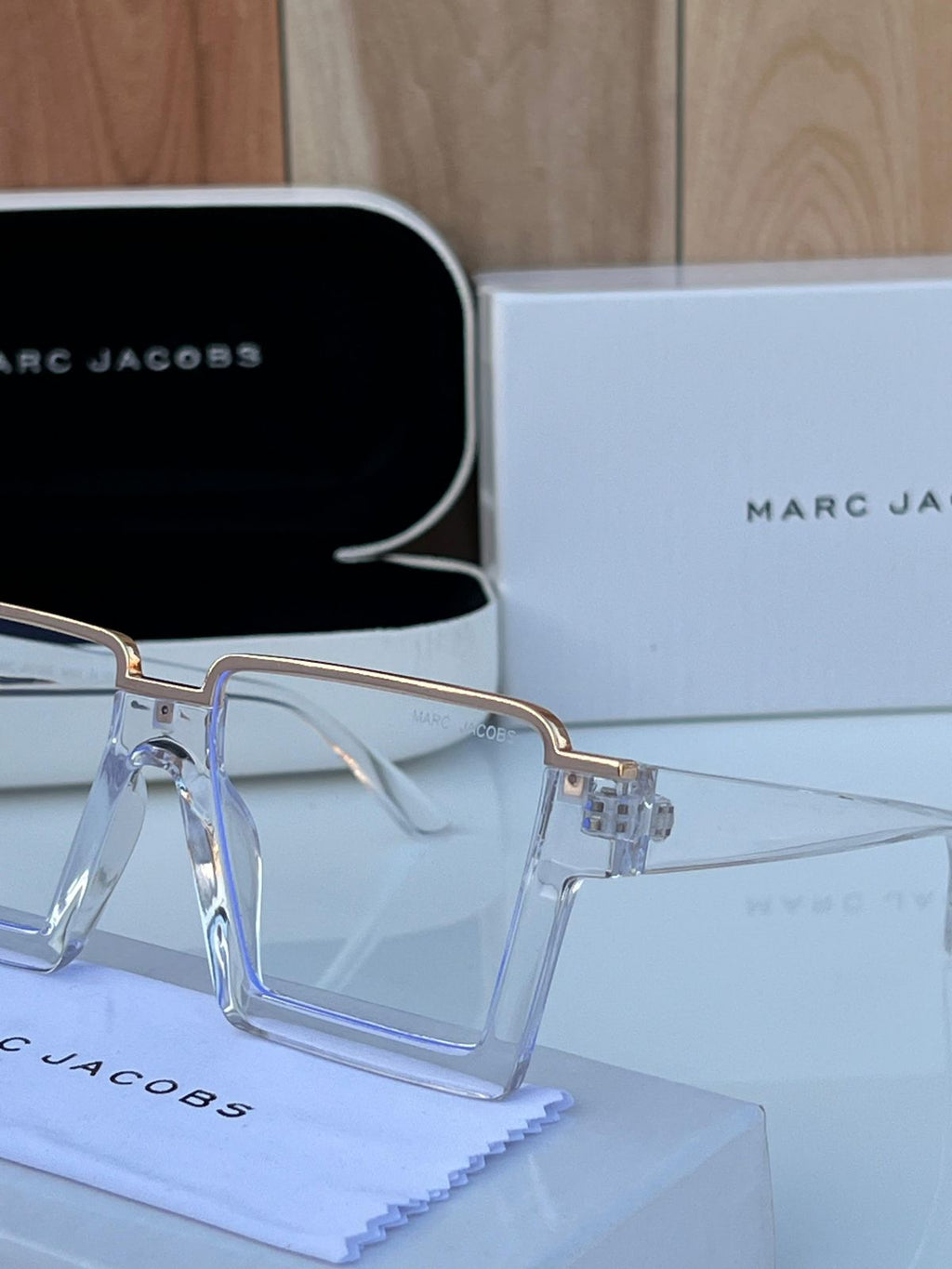 Marc Jacobs Unisex Shades – Premium Quality Sunglasses Gold cotet