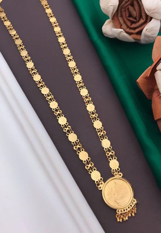 chic-chain-pendant-versatile-style-and-elegance-16