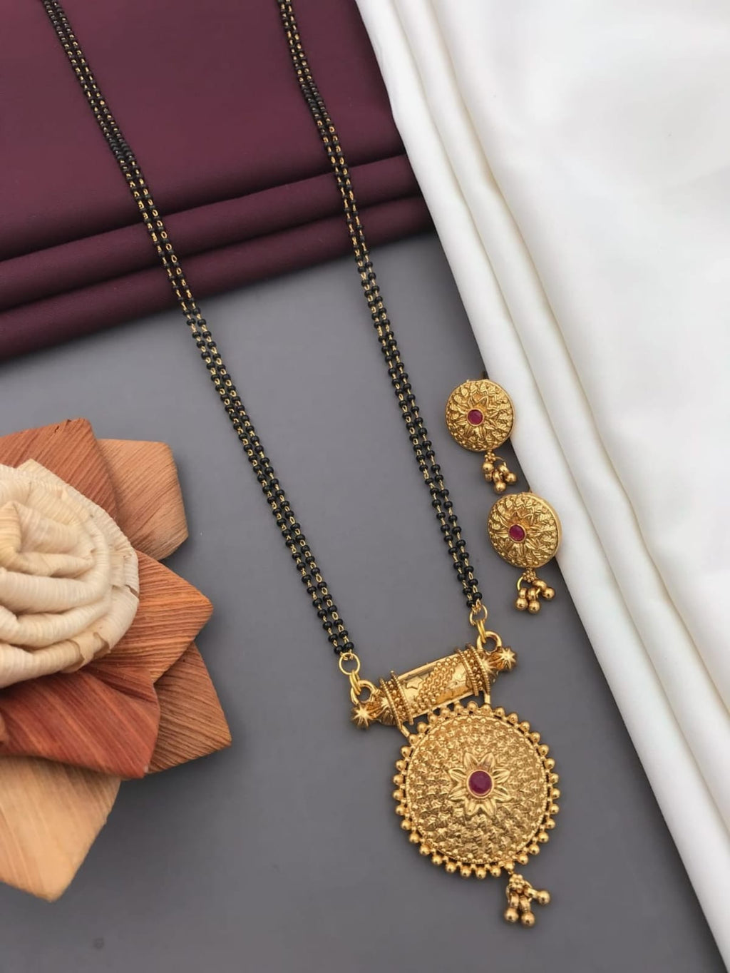elegant-golden-mangalsutras-timeless-tradition-modern--102