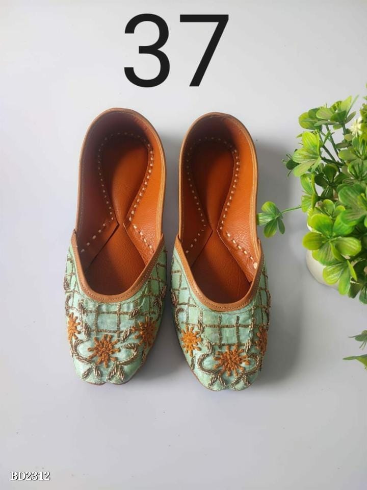 Embroidery Heavy Jutti for Women | Premium Handcrafted Ethnic Footwear