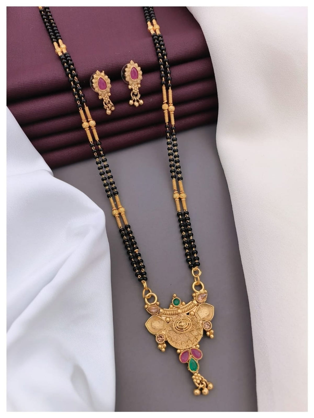 elegant-golden-mangalsutras-timeless-tradition-modern--4