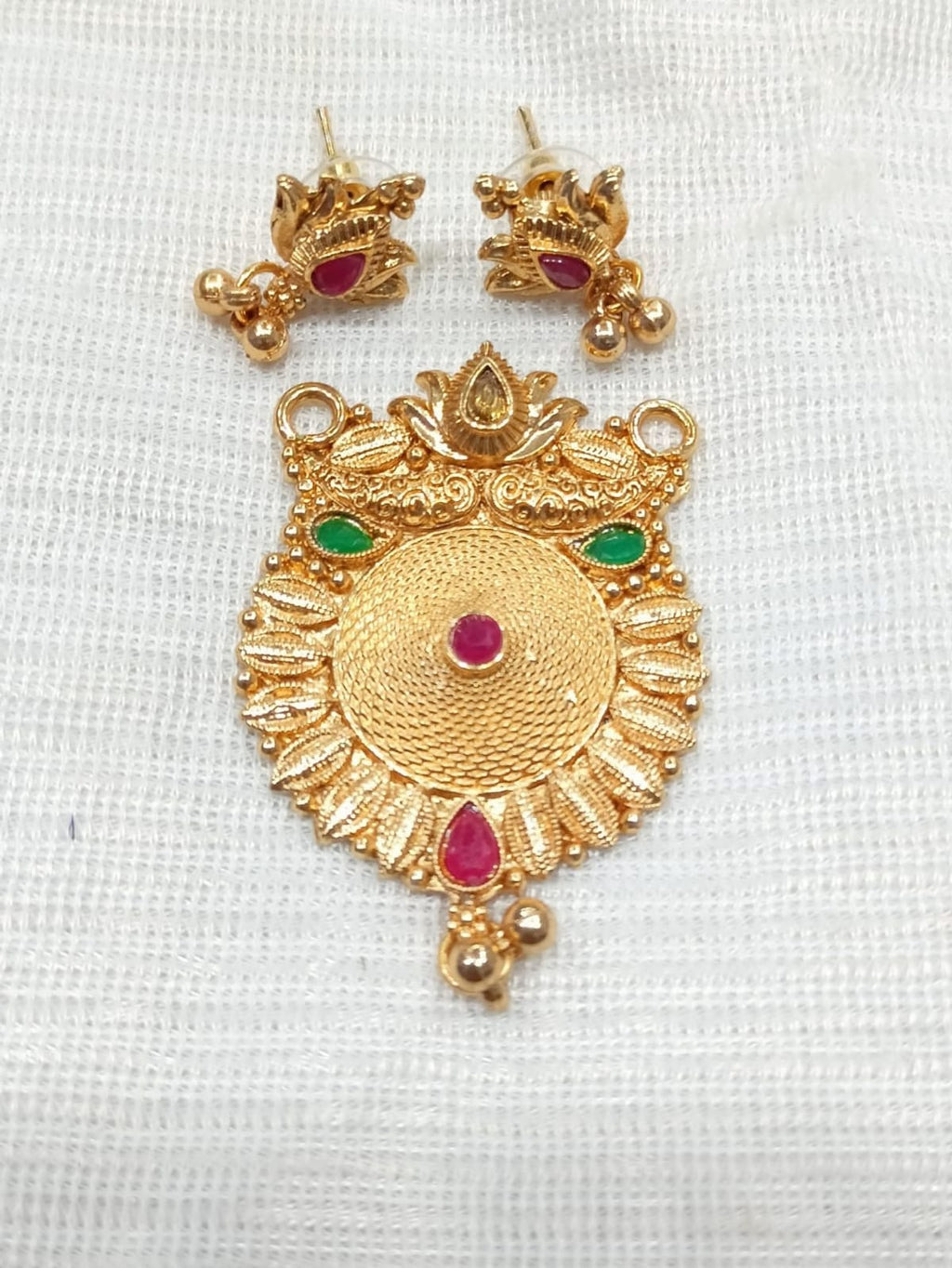 exquisite-golden-pendants-in-india-elegant-and-timeless-jewelry-total-2-piece-110