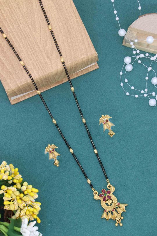 elegant-matte-mangalsutra-modern-sophistication-timeless-tradition-44