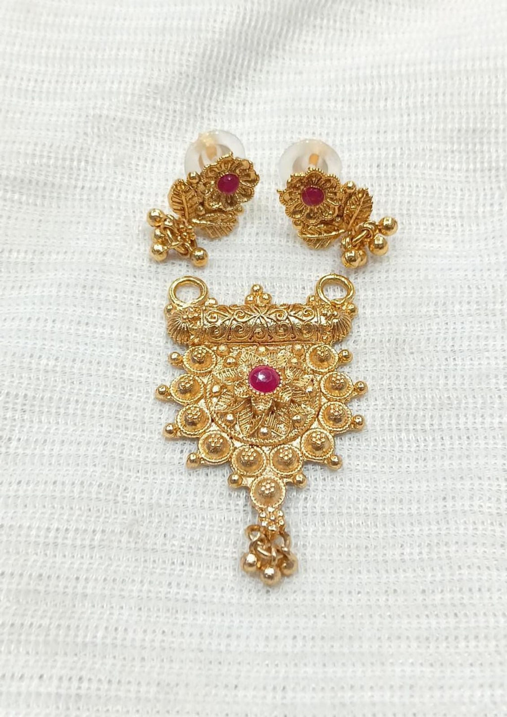 exquisite-golden-pendants-in-india-elegant-and-timeless-jewelry-total-2-piece-81