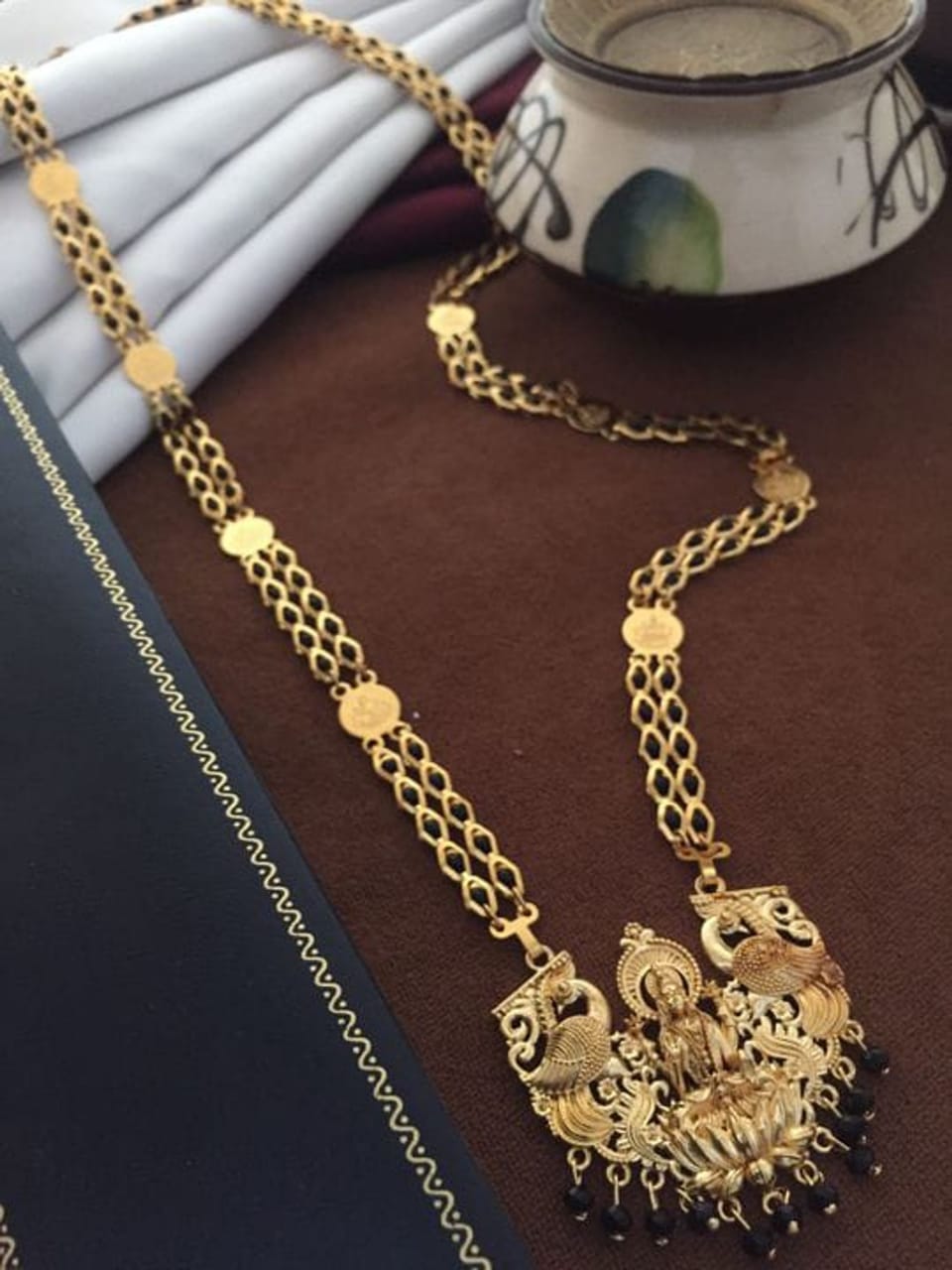 elegant-golden-mangalsutras-timeless-tradition-modern--132