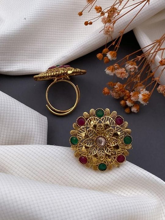 Golden, Ring: Exquisite Jewelry for Timeless Elegance and Style