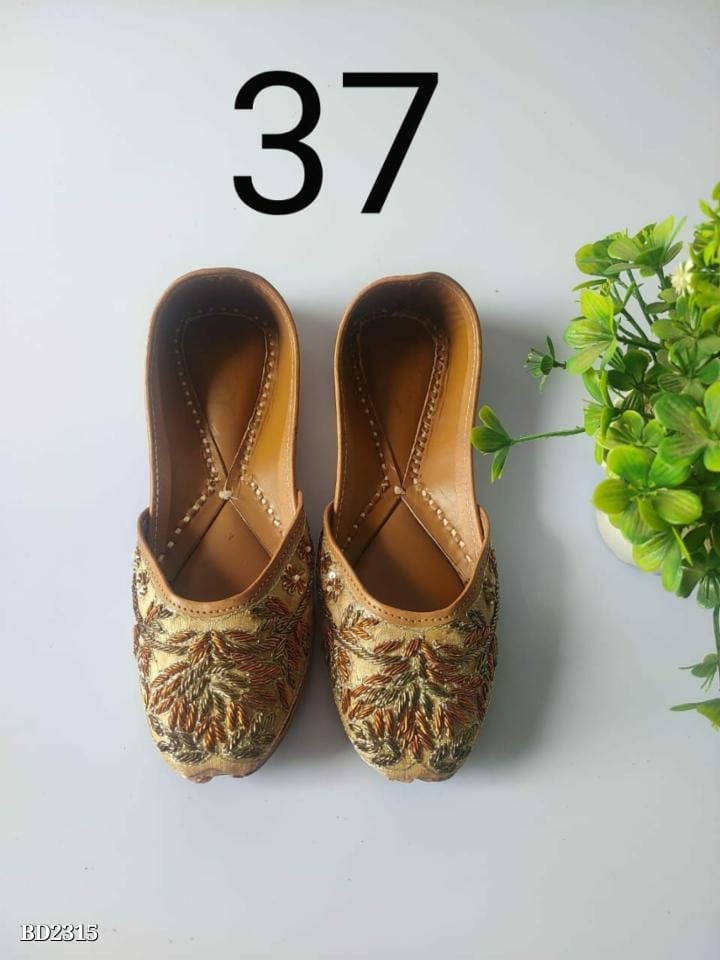 Embroidery Heavy Jutti for Women | Premium Handcrafted Ethnic Footwear