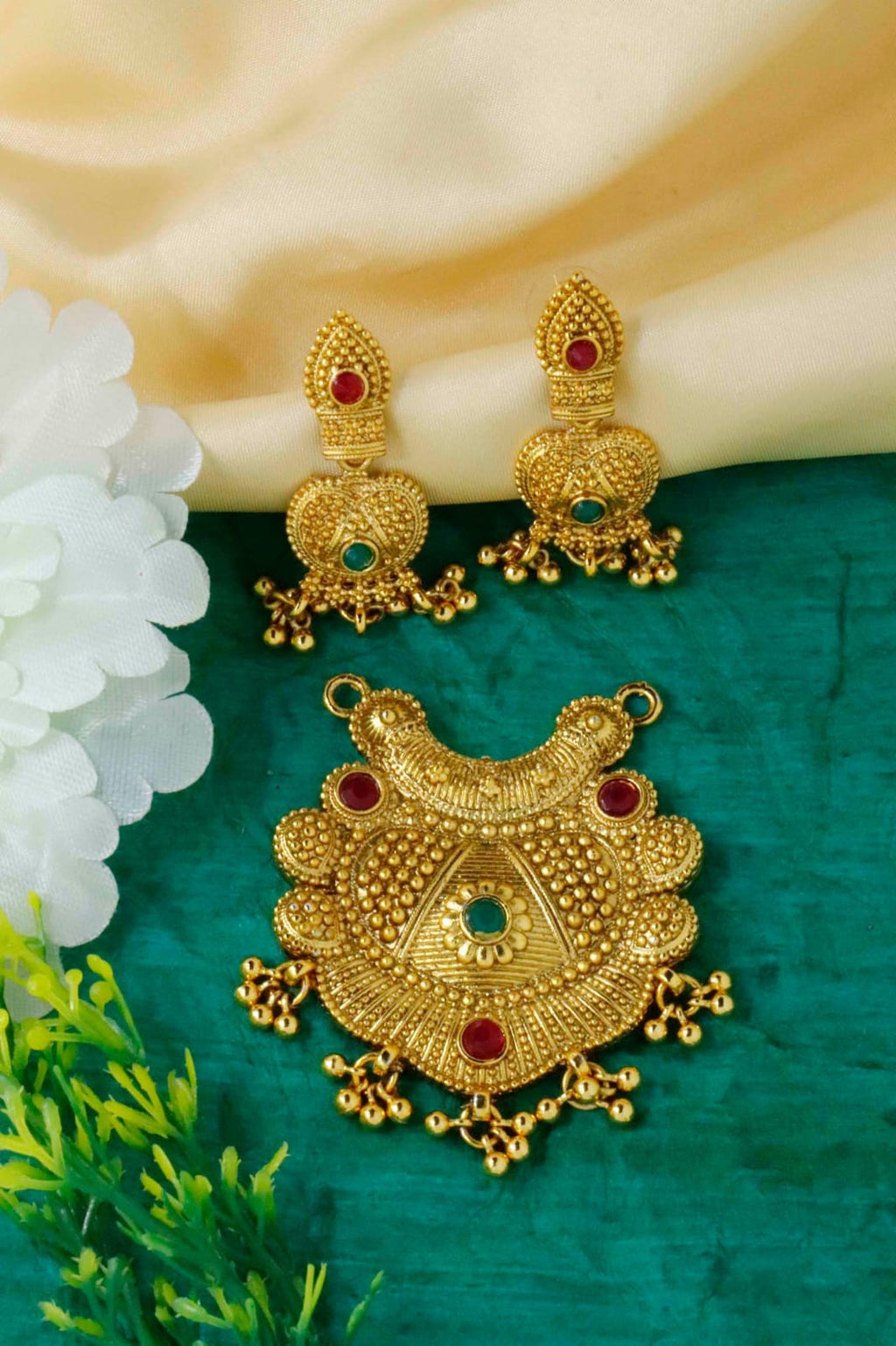 exquisite-golden-pendants-in-india-elegant-and-timeless-jewelry-total-2-piece-87