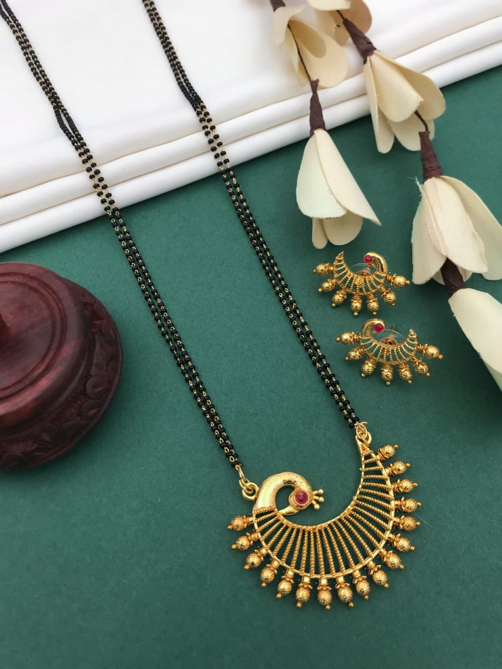 elegant-golden-mangalsutras-timeless-tradition-modern--99