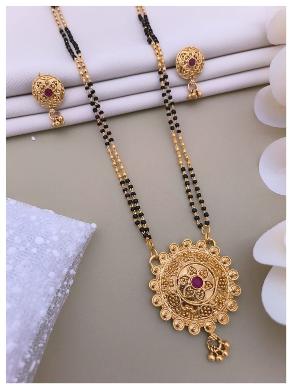 elegant-golden-mangalsutras-timeless-tradition-modern--163