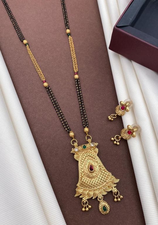 elegant-matte-mangalsutra-modern-sophistication-timeless-tradition-41