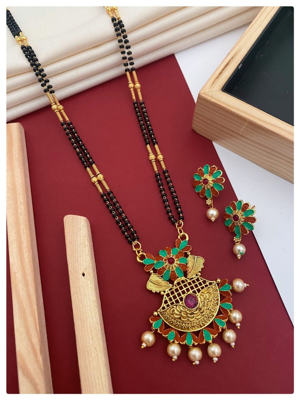 exquisite-meena-mangalsutra-traditional-craftsmanship-vibrant-elegance--2